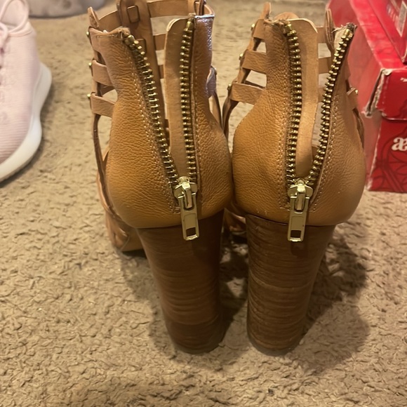 Steve Madden - Picture 2 of 6